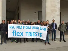 Foto BRUNI 15.10.2019 Gli operai Flex Trieste davanti la Regione