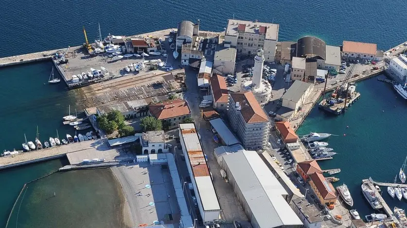 Foto BRUNI TRieste 20 07 2011 Trieste veduta aerea- la lanterna