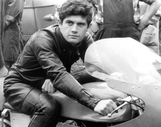 Un giovanissimo Giacomo Agostini