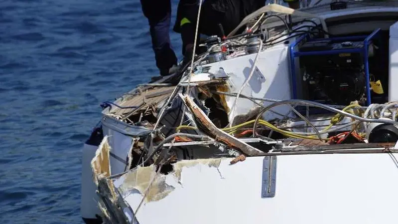 La barca a vela dei coniugi padovani travolti dal motoscavo del tycoon croato