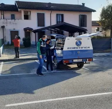 L'esterno dell’abitazione di Pordenone in cui si è consumato il delitto in cui ha perso la vita Aurelia, uccisa a coltellate dal compagno Giuseppe