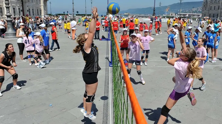 Foto Bruni 08.06.14 Volley in piazza Unità