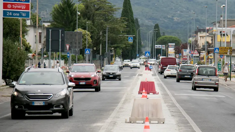 Bonaventura Monfalcone-11.07.2020 Rimozione cordolo-Via Boito-Monfalcone-foto di Katia Bonaventura