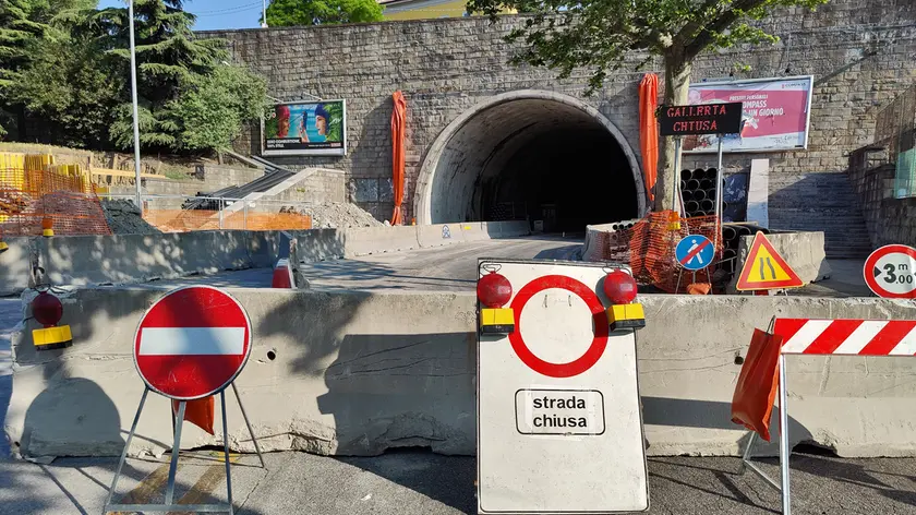 La galleria Montebello chiusa (foto di archivio)