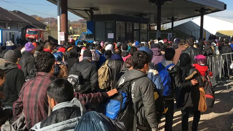 Un'immagine scattata in territorio sloveno al confine con l’Austria