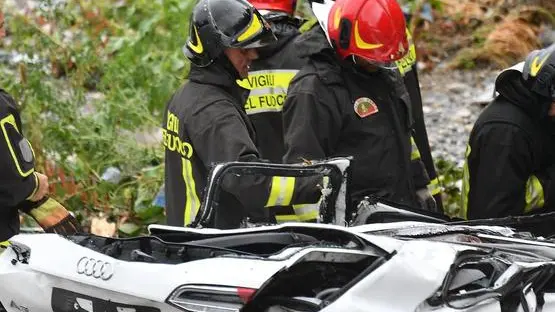 Rescuers at work to recover an injured person after a highway bridge collapsed in Genoa, Italy, 14 August 2018. A large section of the Morandi viaduct upon which the A10 motorway runs collapsed in Genoa on Tuesday. Several people have died, rescue sources said. Several vehicles were crushed under the rubble with dead people inside, the sources said. ANSA/ LUCA ZENNARO