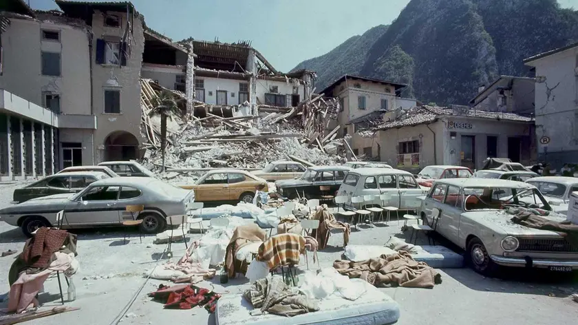 Un'immagine drammatica del terremoto del Friuli del 6 maggio 1976