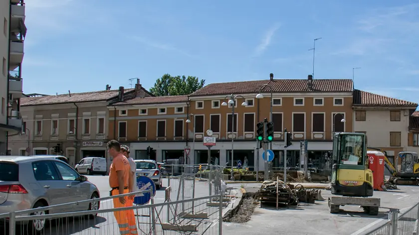 Bonaventura Monfalcone-05.07.2021 Lavori in corso-Piazza Oberdan-Ronchi dei Legionari-foto di Katia Bonaventura