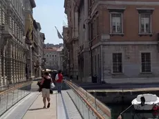 La passerella sul Canal Grande intitolata allo scrittore irlandese James Joyce, Trieste, 15 giugno 2013..ANSA/FRANCESCO DE FILIPPO