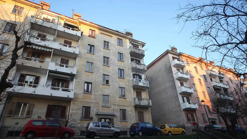 L'edificio di via Piero della Francesca 4 (foto Lasorte)