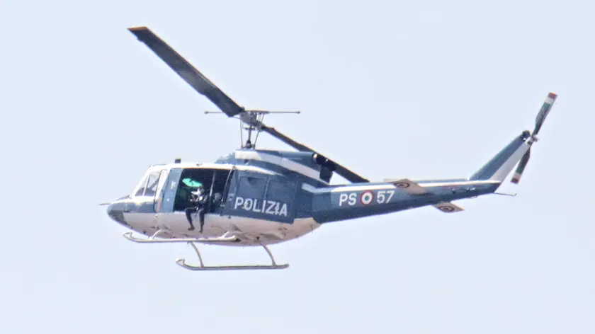 Lasorte Trieste 06/04/20 - Elicottero della Polizia sorvola la città