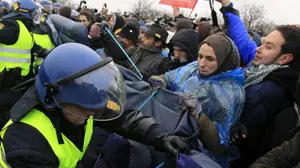 Scontri tra forze dell'ordine e manifestanti