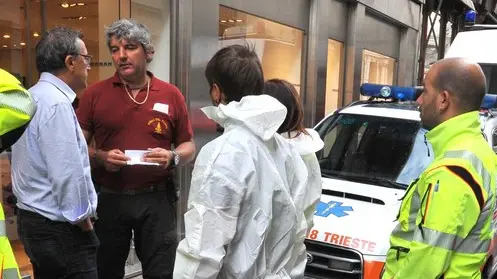 Foto Bruni 11.09.13 Allarme antrace all'assessorato delle Politiche Sociali in via Mazzini 25