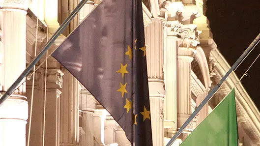 Lasorte Trieste 14/11/15 - Piazza Unità, Municipio, Bandiere a Mazz'Asta, Attentati Parigi