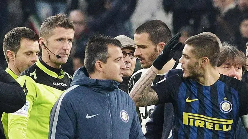 Inter's Mauro Icardi protests with the referee Nicola Rizzoli at the end of the Italian Serie A soccer match Juventus FC vs FC Inter at Juventus stadium in Turin, Italy, 5 February 2017. ANSA/ANDREA DI MARCO