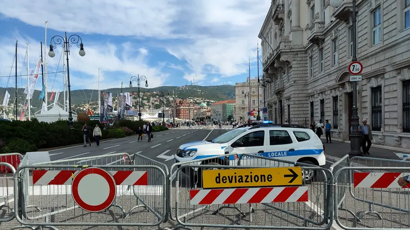 Le Rive chiuse sabato mattina a Trieste. Foto Massimo Silvano