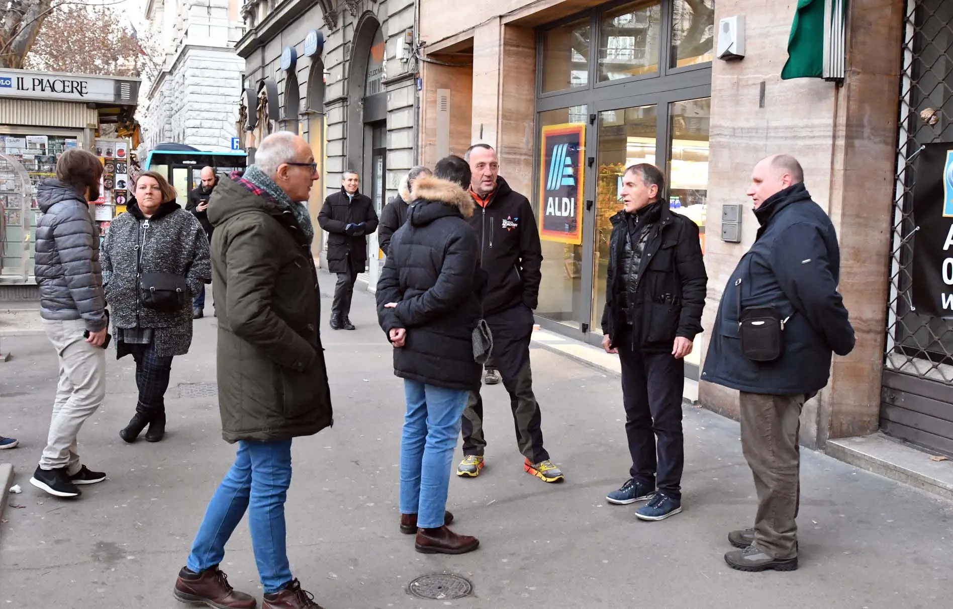 Foto BRUNI 05.01.2019 Forza- Italia in via Carducci-sit contro Polidori