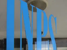 Esterno della vetrata Inps a Pontedera in una foto d'archivio. ANSA/STRINGER