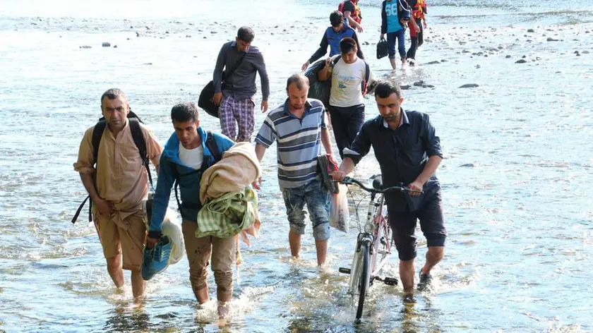 I richiedenti asilo vengono invitati a lasciare le rive dell’Isonzo