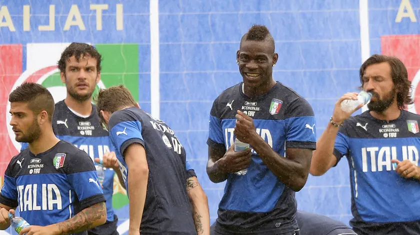 foto Fabio Ferrari - LaPresse.10 06 2014 Mangaratiba (Brasile).sport.Allenamento mattutino della Nazionale Italiana..nella foto: durante l'allenamento.Mario Balotelli..photo Fabio Ferrari - LaPresse.10 06 2014 Mangaratiba (Brasile).sport.Session training for the Italian National.in the picture: session training.Mario Balotelli