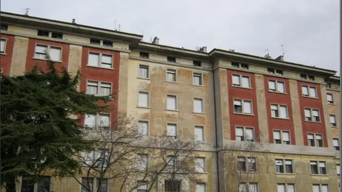 Uno degli alloggi all'asta, in vicolo Ospedale Militare