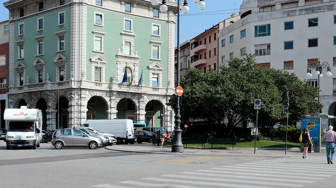 Silvano Trieste 2019-08-30 Piazza Oberdan