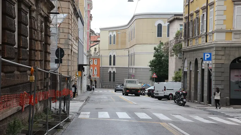Via D'Azeglio, dove è avvenuto l'accoltellamento. Foto Lasorte