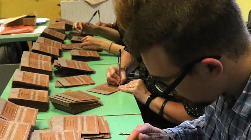 Bonaventura Monfalcone-25.05.2019 Allestimento Seggi elettorali Staranzano -foto di Katia Bonaventura