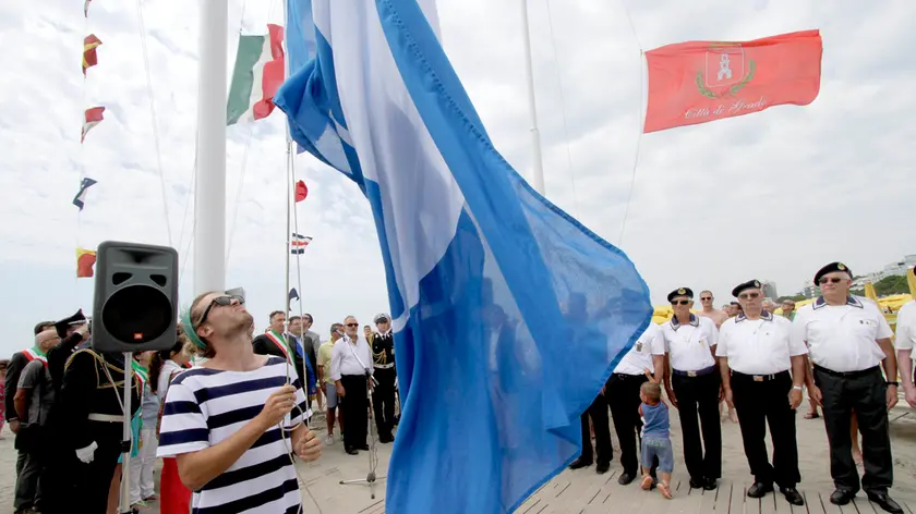 Una cerimonia per la Bandiera Blu a Grado