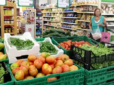 Un banco frutta in un supermercato