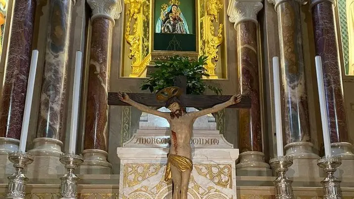 il crocifisso della chiesa della Subida è ritenuto da molti fedeli miracoloso e sarà esposto per tutta la durata dell’emergenza sanitaria al Santuario di Rosa Mistica a Cormons.