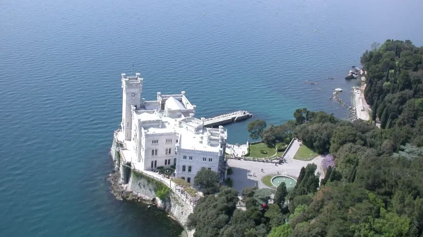 Una veduta dall'alto del castello di Miramare