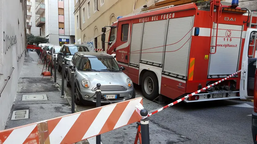 Lasorte Trieste 19/02/16 - Via Ciamician bassa chiusa per grondaia pericolante