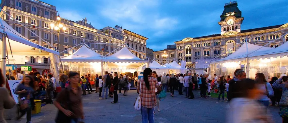 Un'immagine della passata edizione della Notte dei ricercatori ospitata in piazza Unità