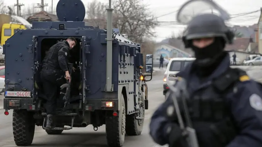 epa06630890 A member of Kosovo's police special unit stay guard near by the convoy carrying detained head of the Serbian governmentâs Office for Kosovo, Marko Djuric, in Mitrovica, Kosovo, 26 March 2018. Kosovo Police special unit detained head of the Serbian governmentâs Office for Kosovo, Marko Djuric, in northern city of Mitrovica for entering Kosovo despite a ban on his presence. EPA/VALDRIN XHEMAJ