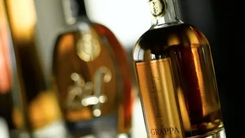 Una bottiglia di grappa