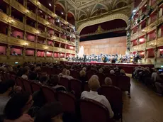 Il Teatro Verdi gremito per la Notte blu
