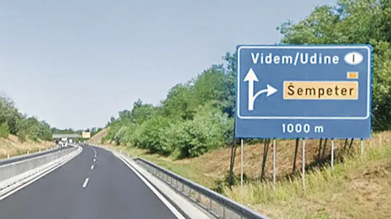 I cartelli delle uscite autostradali di Šempeter e di Gorizia