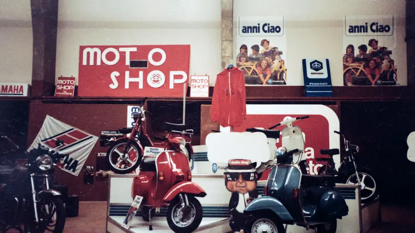 Una foto d'epoca del negozio Motoshop (Silvano)