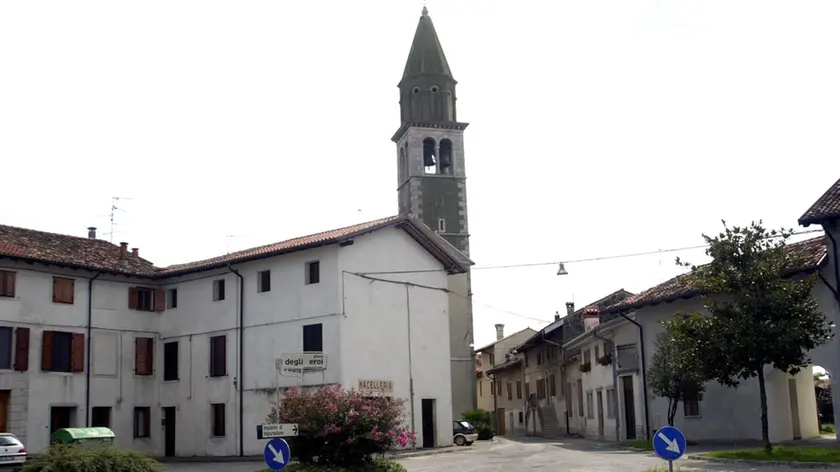 La chiesa di Versa in una foto d'archivio