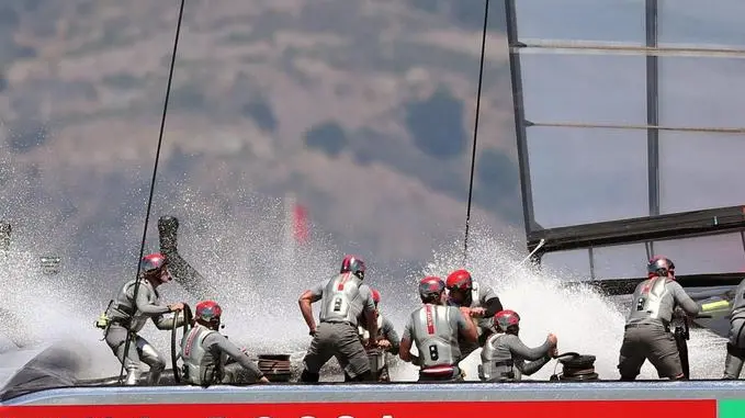 epa03836261 Luna Rossa Challenge Team Italy races on the course against Emirates Team New Zealand during race seven of the Louis Vuitton Cup Finals on the San Francisco Bay in San Francisco, California, USA, 24 August 2013. The Louis Vuitton Cup is the Challenger Series for the America's Cup. The winner of the Louis Vuitton Cup Finals will face Oracle Team USA in the America's Cup Finals in September. EPA/MONICA M. DAVEY