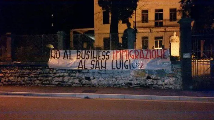 Lo striscione di CasaPound al San Luigi