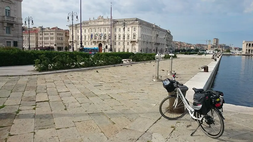 Una bici sulle Rive