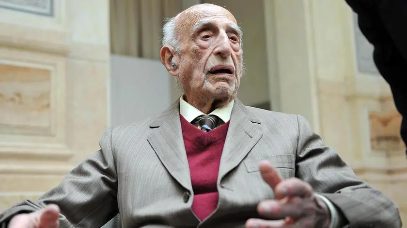Il critico d'arte, pittore e filosofo italiano, Gillo Dorfles, in occasione dell'inaugurazione nelle Gallerie di Piazza della Scala dell'esposizione temporanea "1963 e dintorni", 4 giugno 2013. .ANSA/DANIEL DAL ZENNARO