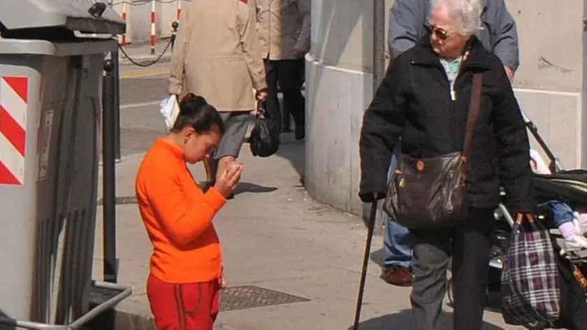 Foto BRUNI TRieste 12 05 10 Mendicanti da strada