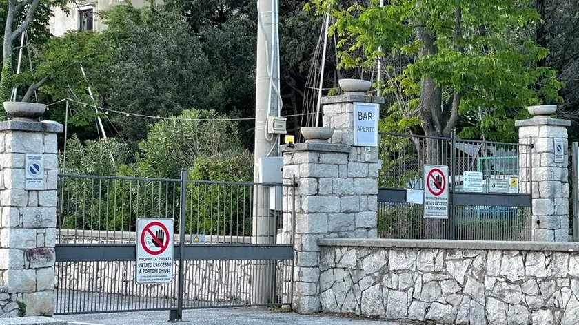 L’accesso alla Caravella attualmente sbarrato