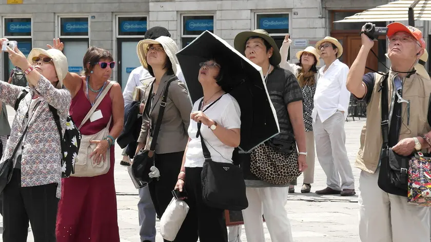 Turisti a passeggio per Trieste