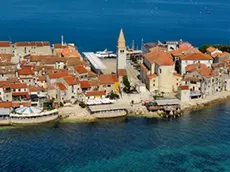 Una foto dall’alto di Umago, uno dei luoghi simbolo del turismo estivo