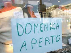 Un negozio di abbigliamento aperto anche la domenica