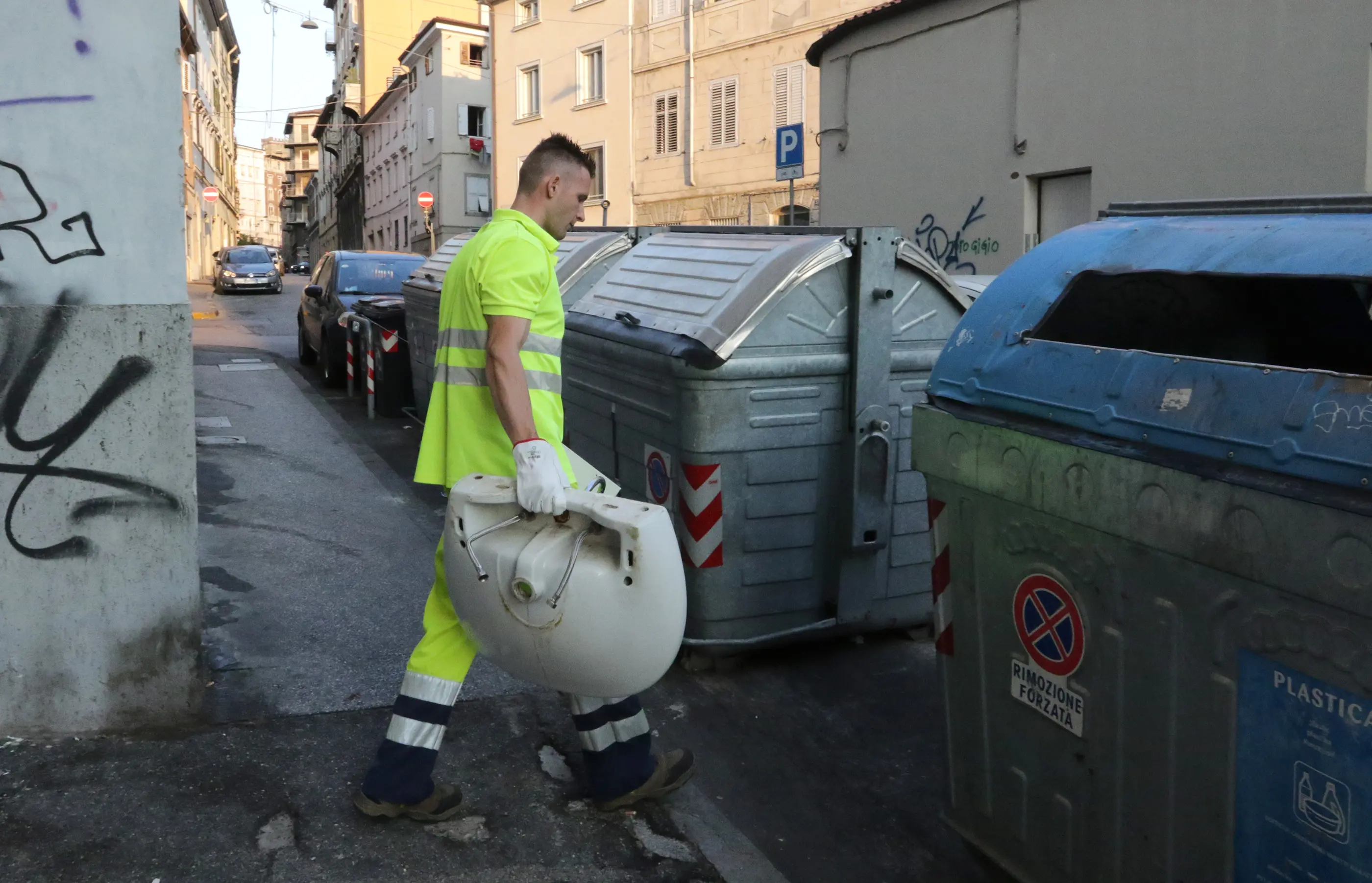 Lasorte Trieste 25/07/19 - AcegasAps, Raccolta Rifiuti Ingombranti Lasciati in Strada, Via del Bosco